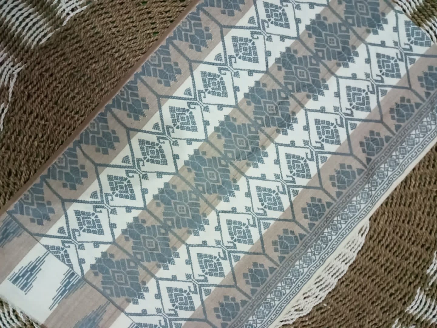 Kain Tenun Songket Sukarara