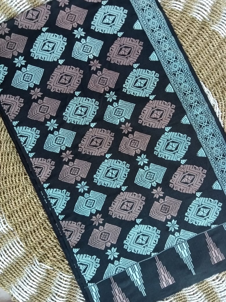Kain Tenun Songket Sukarara