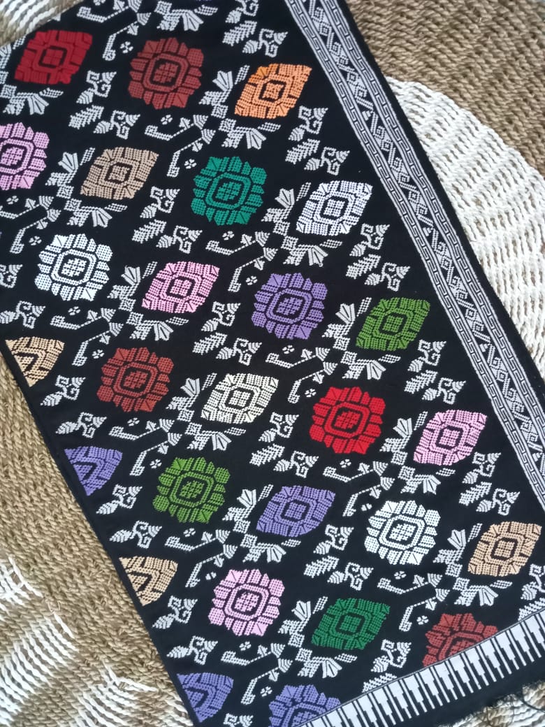 Kain Tenun Songket Sukarara